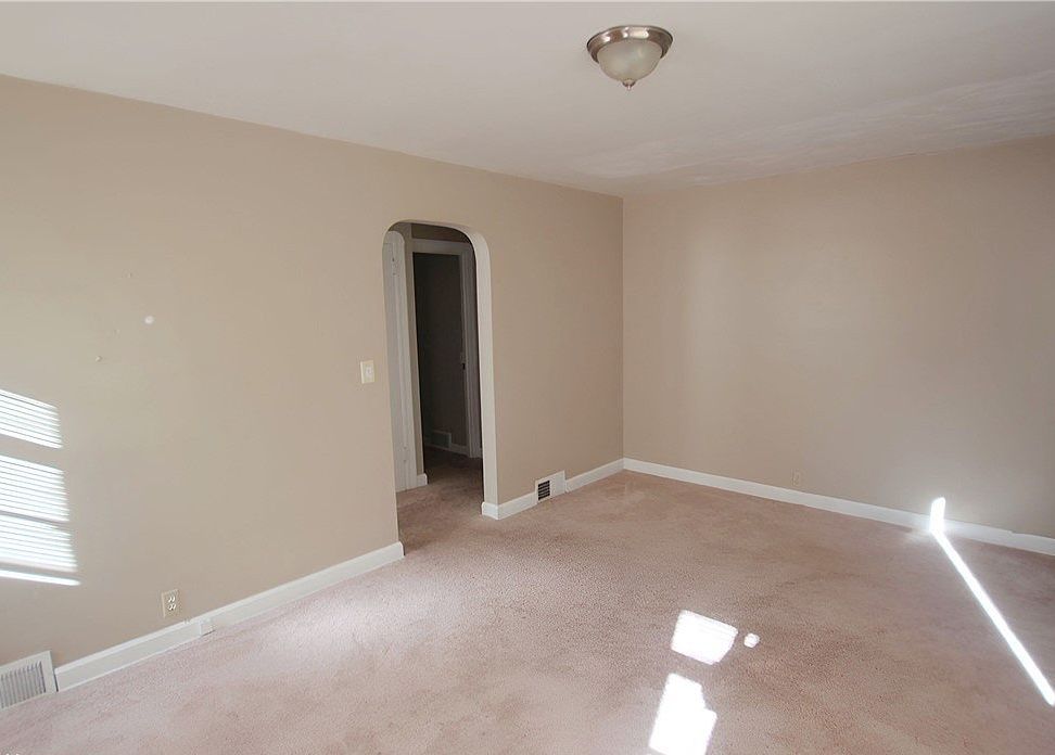 Renwick Dr, Youngstown, OH 44514, Foreclosure 139,900 2BD / 2BH