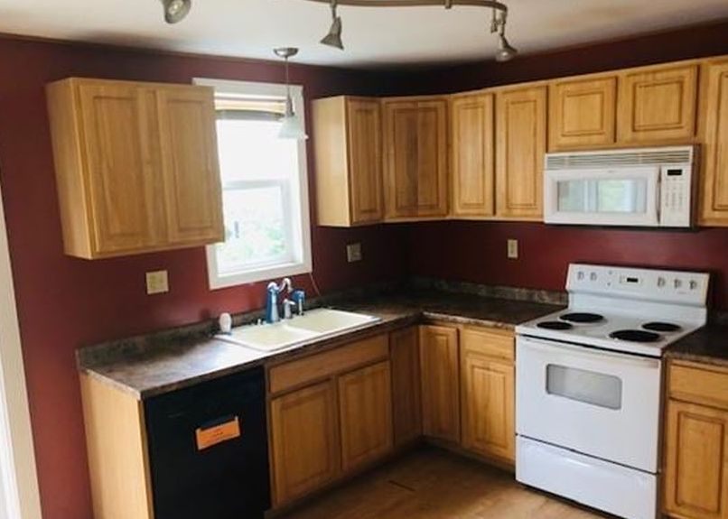 New Boston Rd, Fall River, MA 02720, Preforeclosure 139,565 3BD