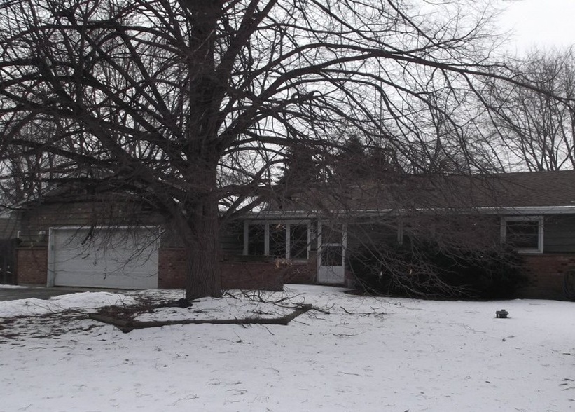 N Russell Ave, Waukegan, IL 60087, Preforeclosure 191,500 3BD