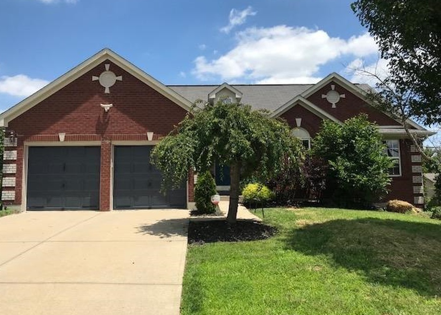Moonstone Ct, Florence, KY 41042, Preforeclosure 215,000 3BD / 2BH Preforeclosure Listing