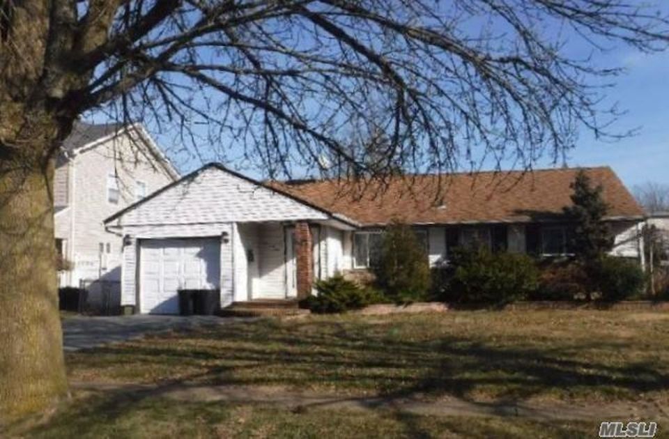 Harrison Ave, Massapequa, NY 11758, Preforeclosure 419,300 3BD