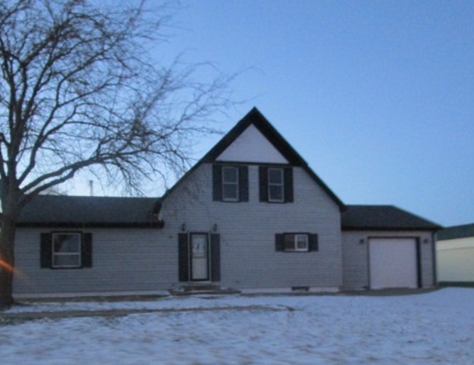 W Saline St, Blue Hill, NE 68930, Preforeclosure 135,000 4BD / 3BH