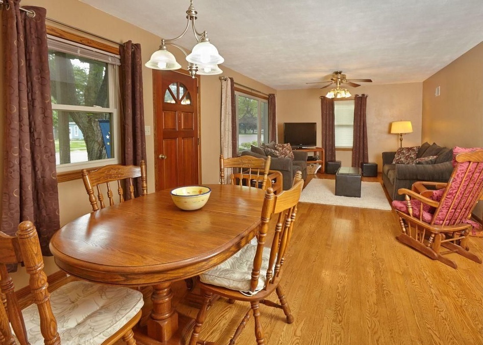S Silver Lake St, Oconomowoc, WI 53066, Preforeclosure 229,000 3BD