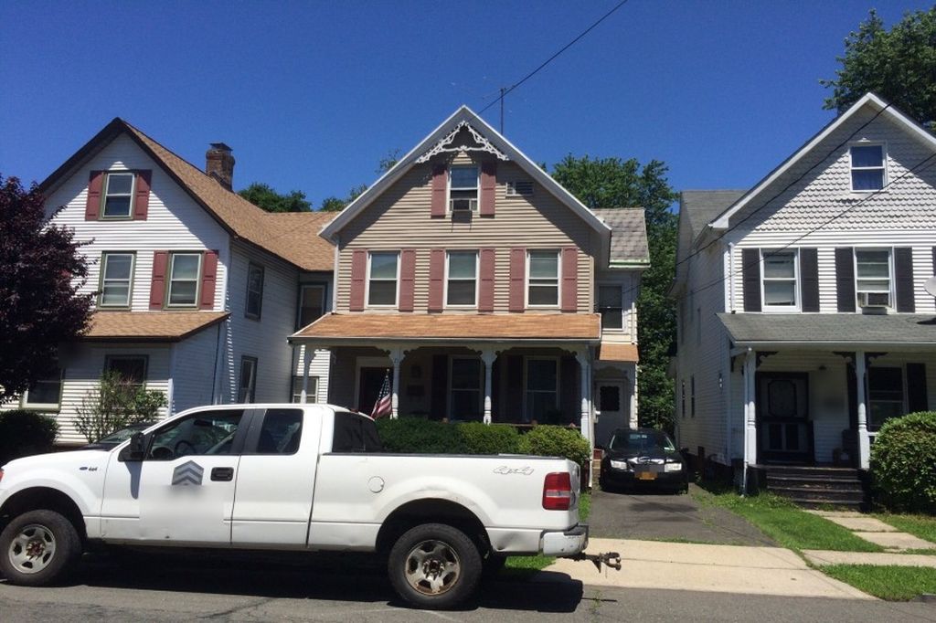 Hudson Ave, Haverstraw, NY 10927, Preforeclosure 310,000 4BD / 1BH