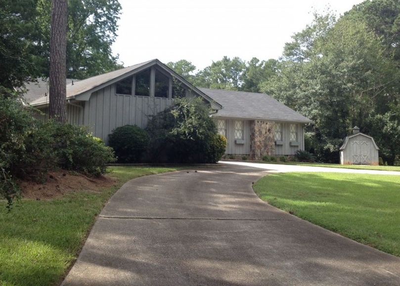 Rockview Dr, Lithonia, GA 30038, Preforeclosure 230,500 3BD / 3BH Preforeclosure Listing