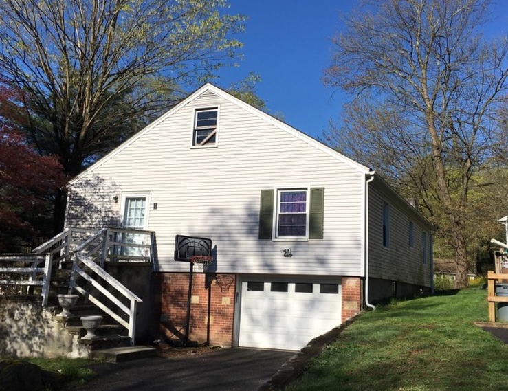 Finch Ln, Lake Peekskill, NY 10537, Preforeclosure 253,100 2BD