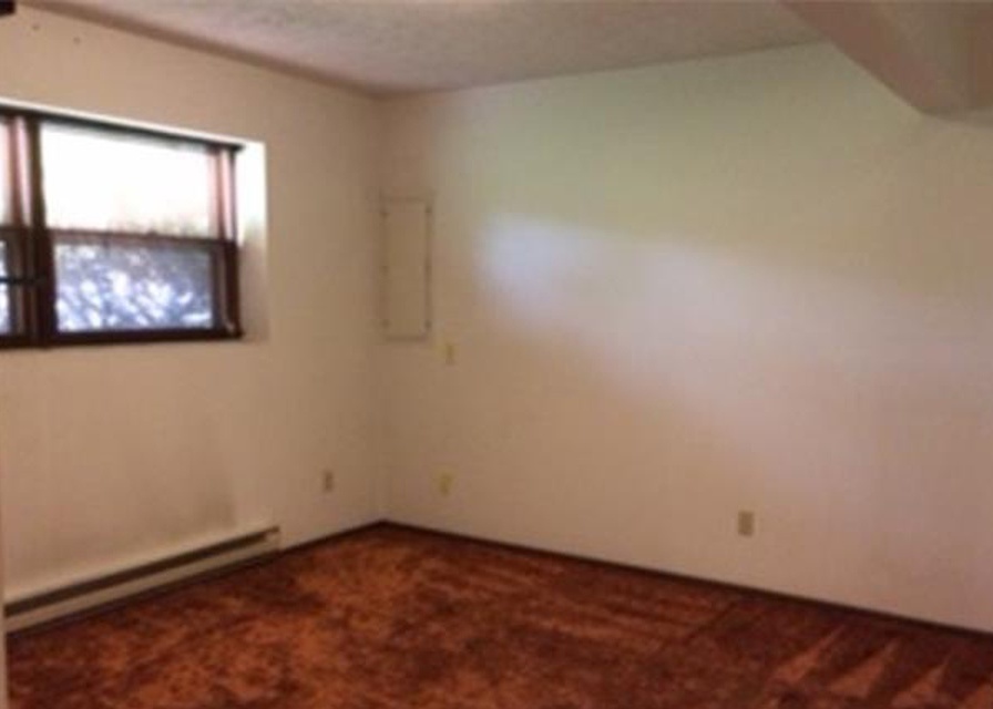 Homewood Ave, Hubbard, OH 44425, Preforeclosure 96,000 4BD / 2BH