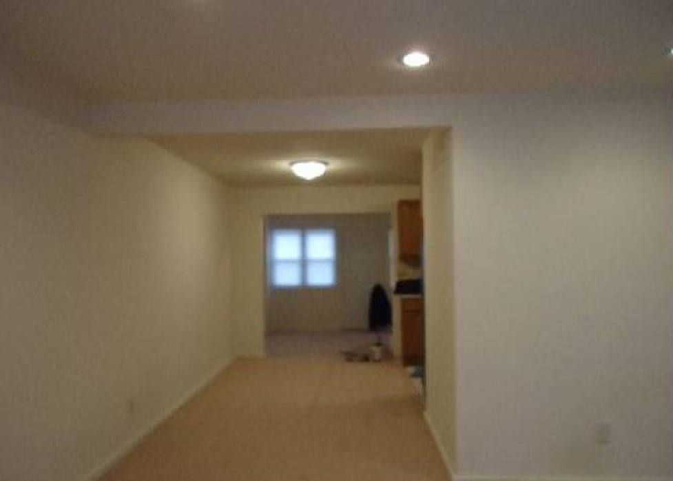 Denton Pl, Roosevelt, NY 11575, Preforeclosure 470,700 4BD / 2BH