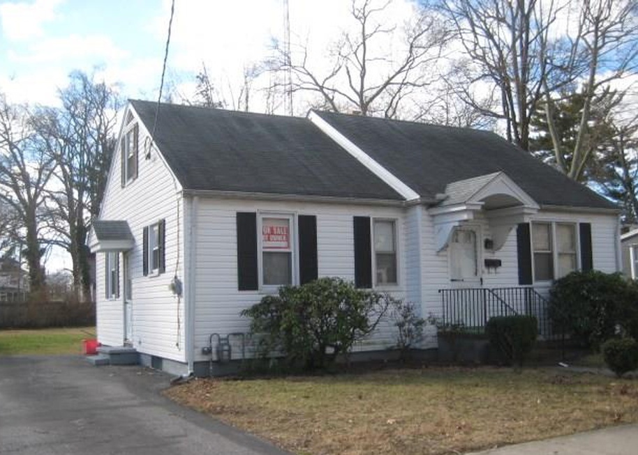 E Pear St, Vineland, NJ 08360, Preforeclosure 141,743 3BD / 2.5BH Preforeclosure Listing