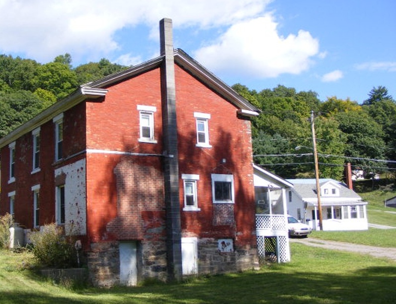 Main St, Port Henry, NY 12974, Preforeclosure 115,000 4BD / 2BH Preforeclosure Listing