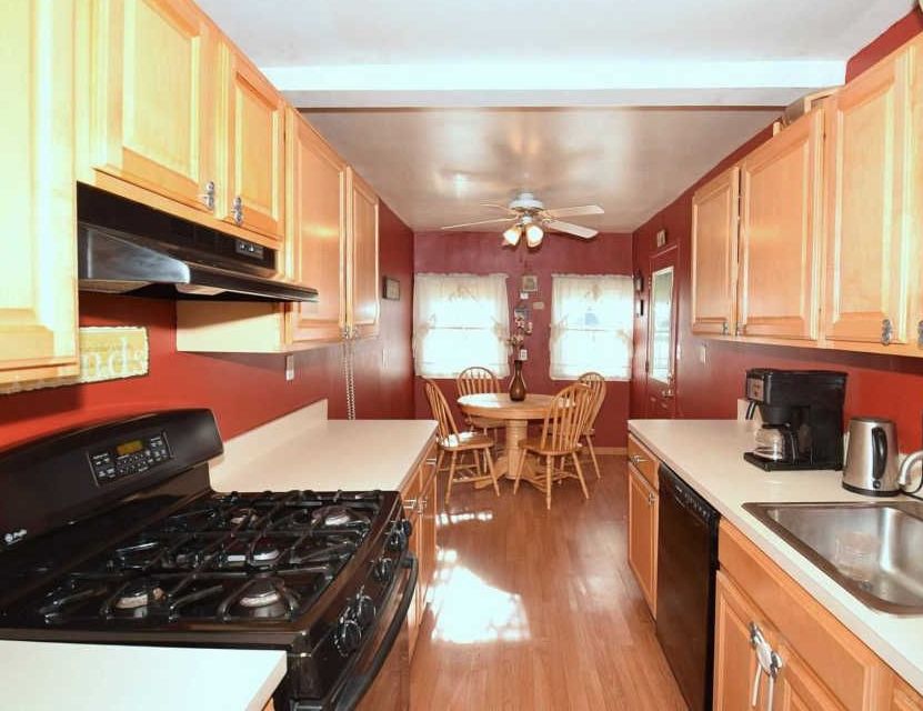 S 10th St, New Hyde Park, NY 11040, Preforeclosure 572,000 3BD