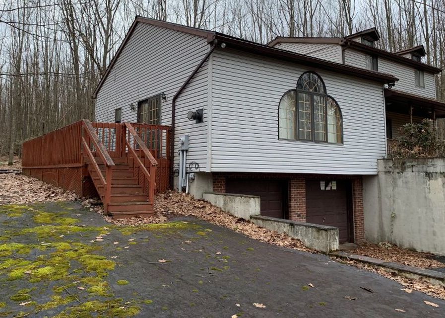 Country Club Dr, Gouldsboro, PA 18424, Preforeclosure 226,900 3BD