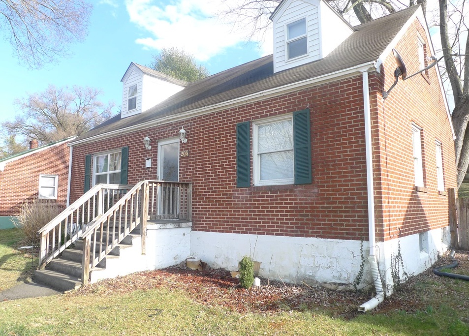 Arnold Ave, Radford, VA 24141, Preforeclosure 137,200 4BD / 2BH