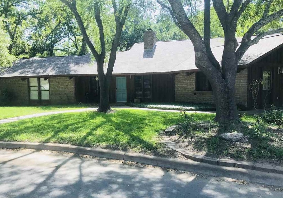 Arbor Ln, Marble Falls, TX 78654, Preforeclosure 252,000 3BD / 2BH