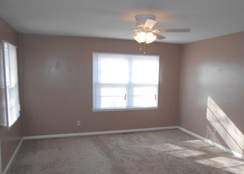 Sw Reynolds Dr, Topeka, KS 66606, Preforeclosure 68,500 3BD / 2BH