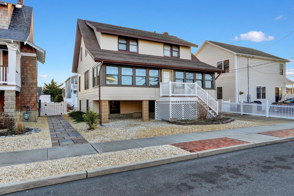6th Ave, Seaside Park, NJ 08752, Preforeclosure 698,000 6BD / 3BH