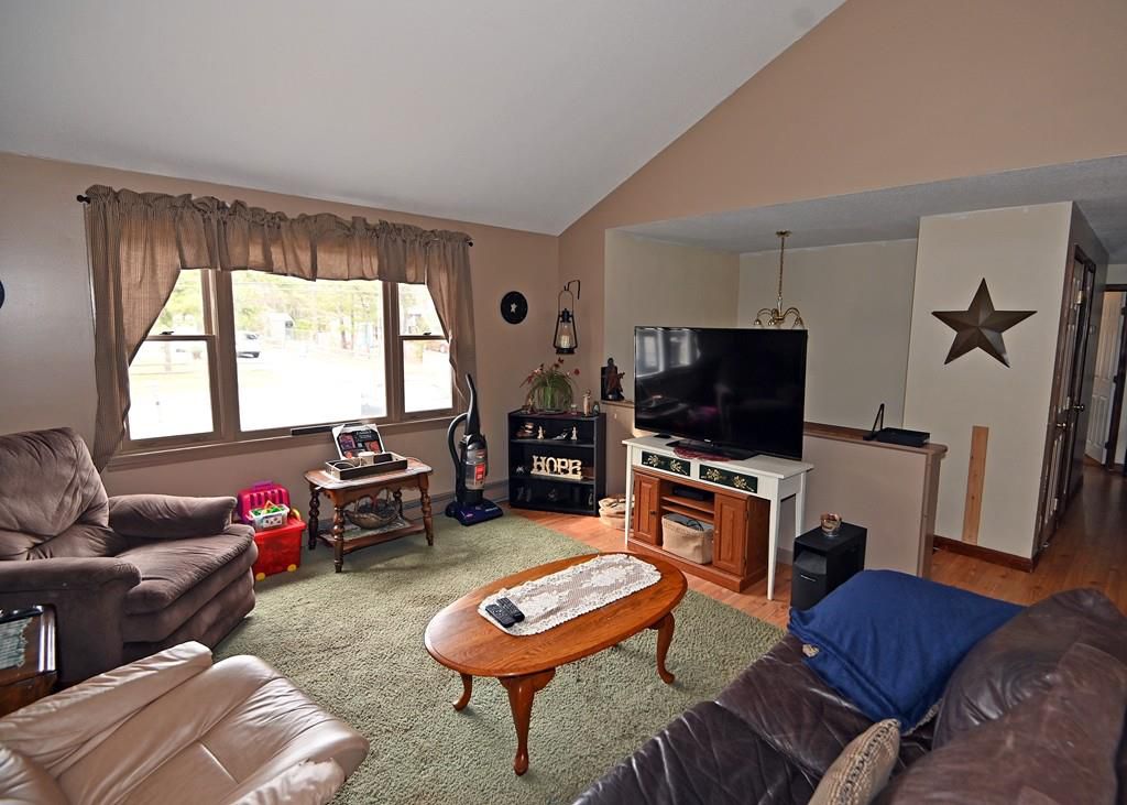 Charge Pond Rd, Wareham, MA 02571, Preforeclosure 237,300 3BD