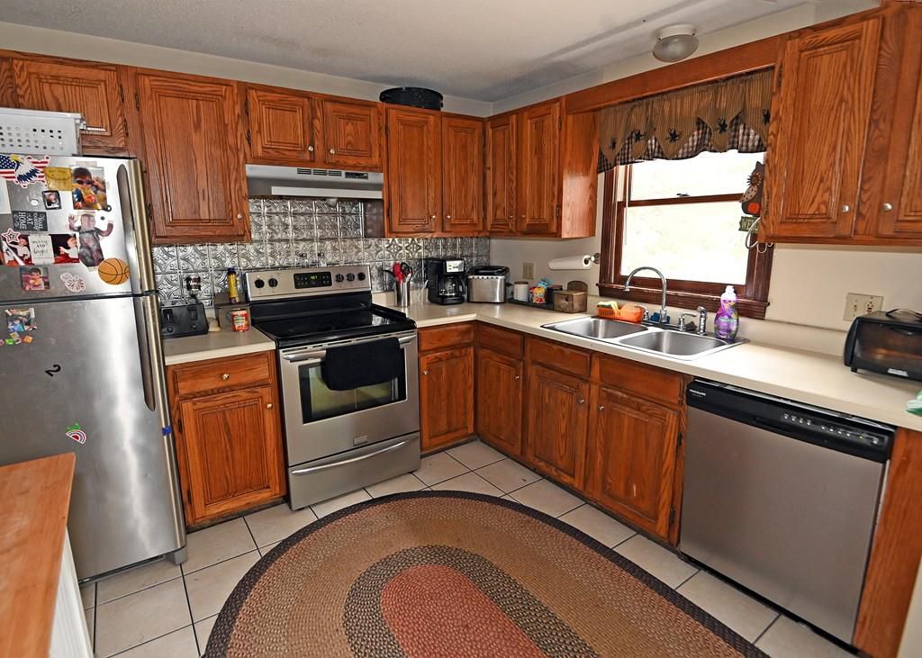 Charge Pond Rd, Wareham, MA 02571, Preforeclosure 237,300 3BD