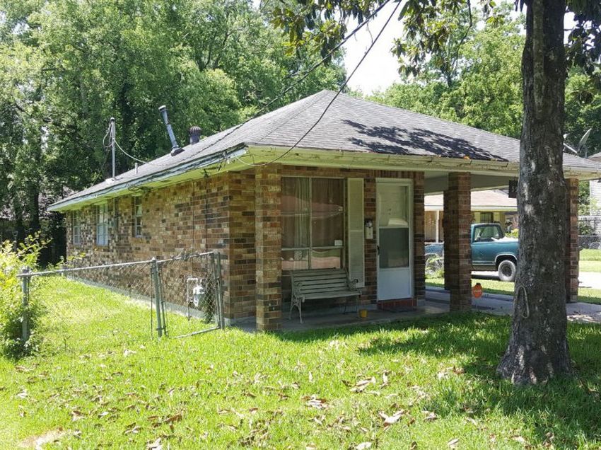 Madison Ave, Baton Rouge, LA 70806, Preforeclosure 57,200 2BD