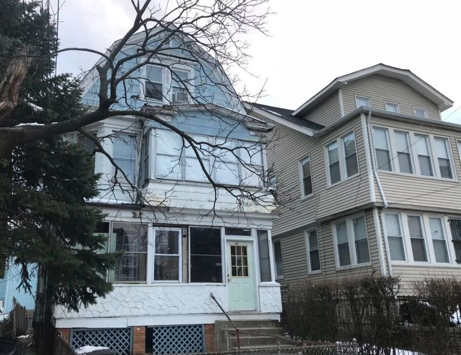 Renner Ave, Newark, NJ 07112, Preforeclosure 353,100 3BD / 1BH