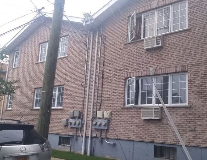 A Francis Lewis Blvd, Rosedale, NY 11422, Preforeclosure 676,203 6BD / 1.5BH