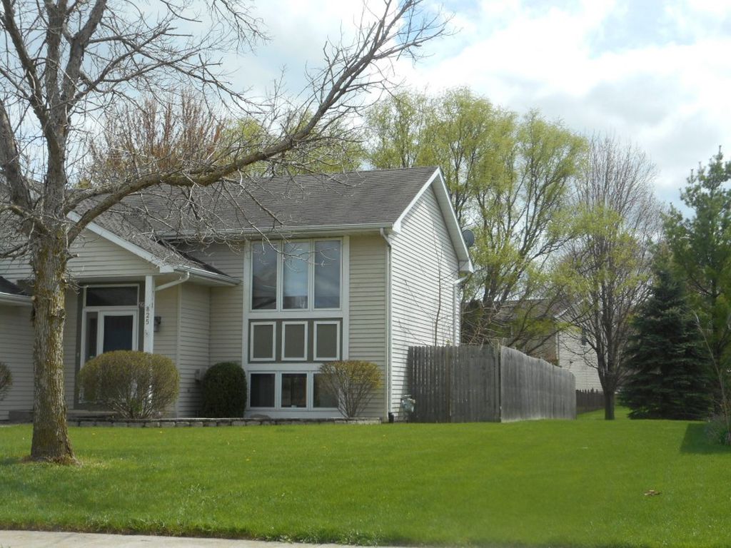 Ridgemont Dr, Burlington, WI 53105, Preforeclosure 251,400 2BD