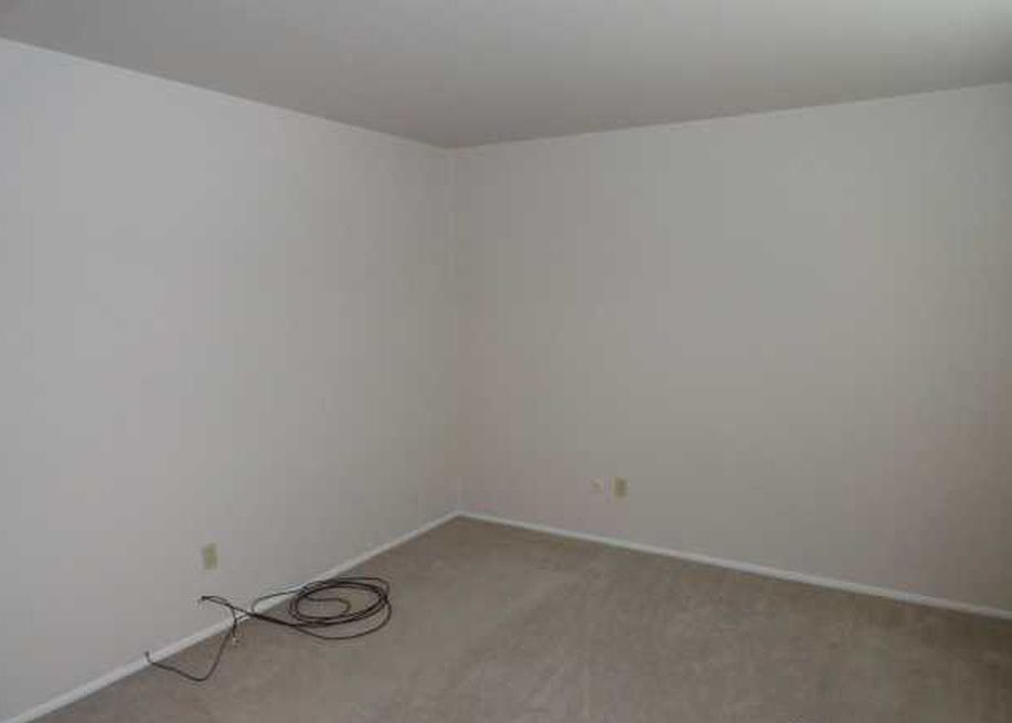 Hoover Rd, Warren, MI 48093, Preforeclosure 47,375 1BD / 1BH