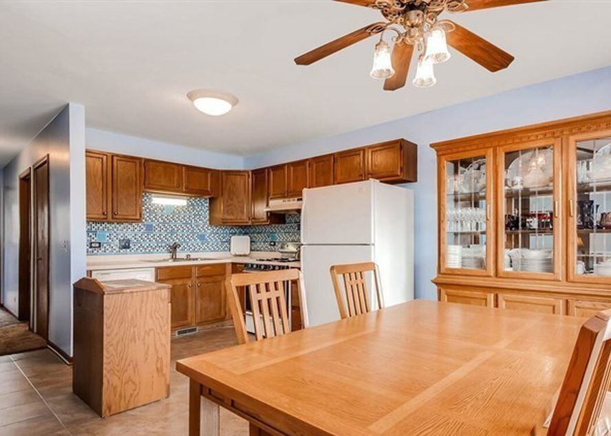 S Collins St Apt G, South Elgin, IL 60177, Preforeclosure 98,100