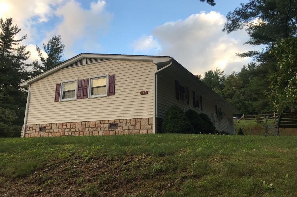 Vfw Dr, Boone, NC 28607, Preforeclosure 195,700 3BD / 2BH