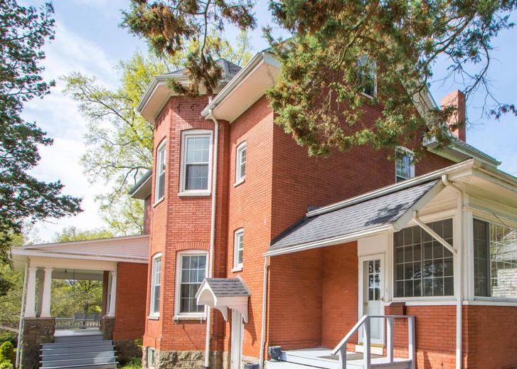 Grampian Blvd, Williamsport, PA 17701, Preforeclosure 287,800 4BD / 4.5BH Preforeclosure