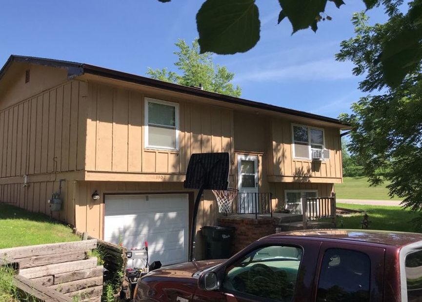 E Hills Dr, Fergus Falls, MN 56537, Preforeclosure 146,400 3BD