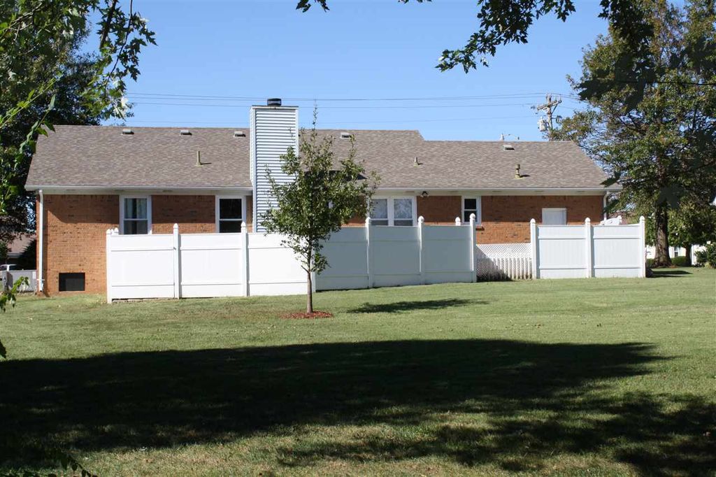 Pin Oak Dr, Hopkinsville, KY 42240, Preforeclosure 115,800 3BD