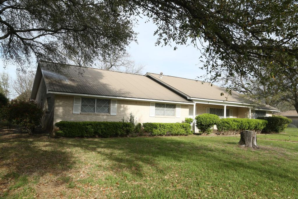 W Welton Ave, Temple, TX 76501, Preforeclosure 281,100 3BD / 2BH