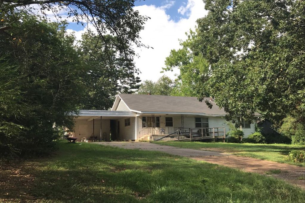 W Sugarloaf St, Heber Springs, AR 72543, Preforeclosure 124,700 3BD / 1.5BH