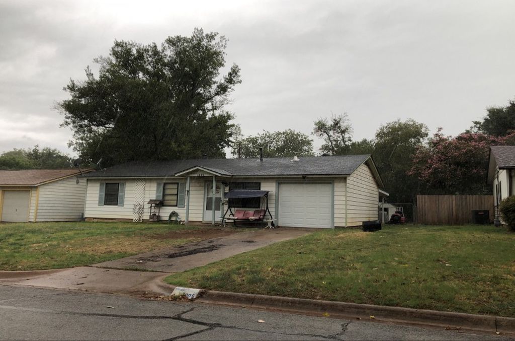 Collin Dr, Euless, TX 76039, Preforeclosure 120,700 3BD / 1BH