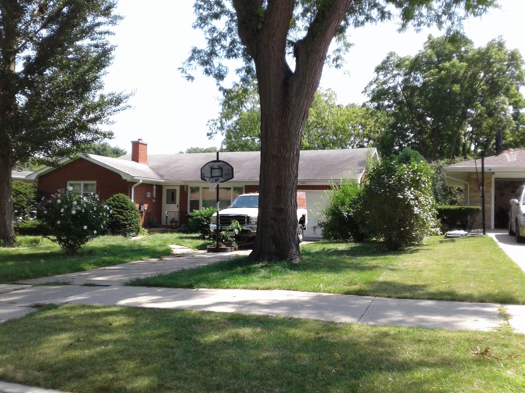 Flossmoor Ave, Waukegan, IL 60085, Preforeclosure 177,793 2BD