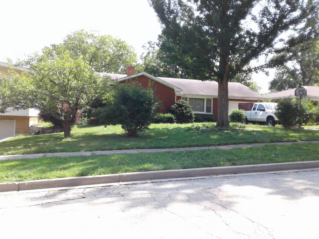 Flossmoor Ave, Waukegan, IL 60085, Preforeclosure 177,793 2BD