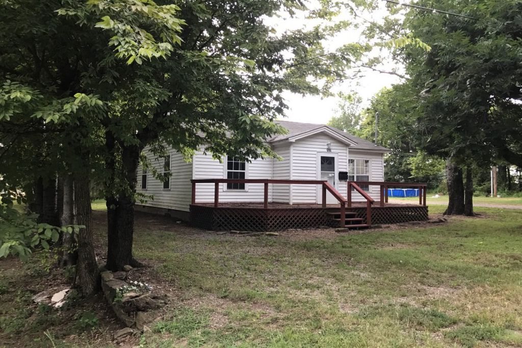 E College St, Ozark, AR 72949, Preforeclosure 51,600 2BD / 1BH