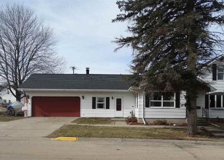 2nd Main St, Elroy, WI 53929, Preforeclosure 89,300 3BD / 1BH