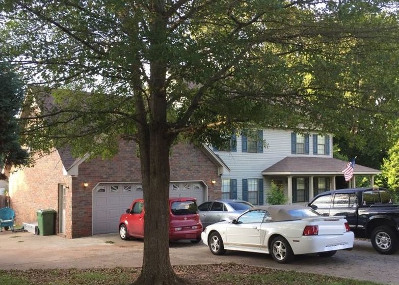 Edwards Ave, Muscle Shoals, AL 35661, Preforeclosure 183,300 3BD