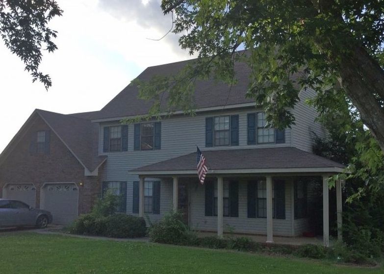 Edwards Ave, Muscle Shoals, AL 35661, Preforeclosure 183,300 3BD