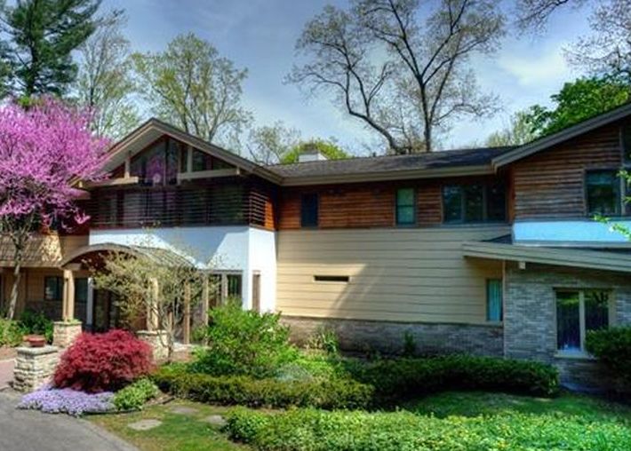 Hillwood Dr, Bloomfield Hills, MI 48304, Preforeclosure 143,900