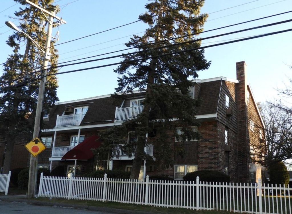 Beacon St Apt 2, Lawrence, MA 01843, Preforeclosure 125,700 1BD