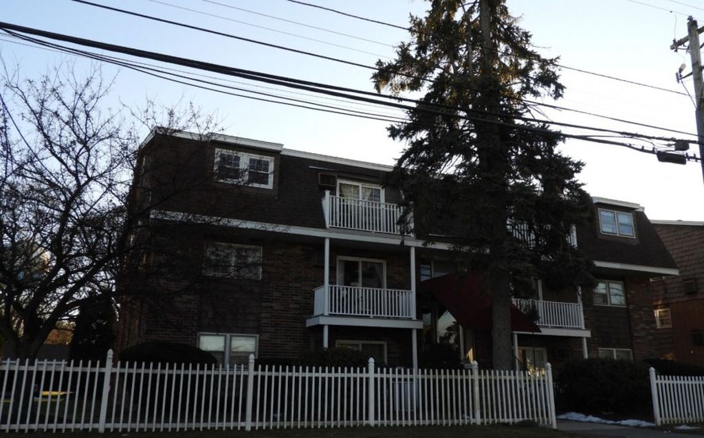 Beacon St Apt 2, Lawrence, MA 01843, Preforeclosure 125,700 1BD