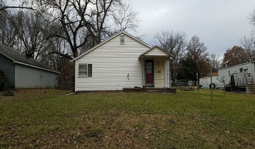 S Cherry St, Ottawa, KS 66067, Preforeclosure 79,500 2BD / 1BH