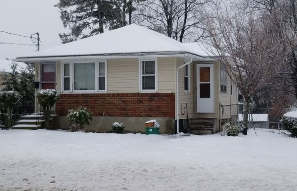 Burncoat St, Worcester, MA 01606, Preforeclosure 197,100 3BD / 1BH