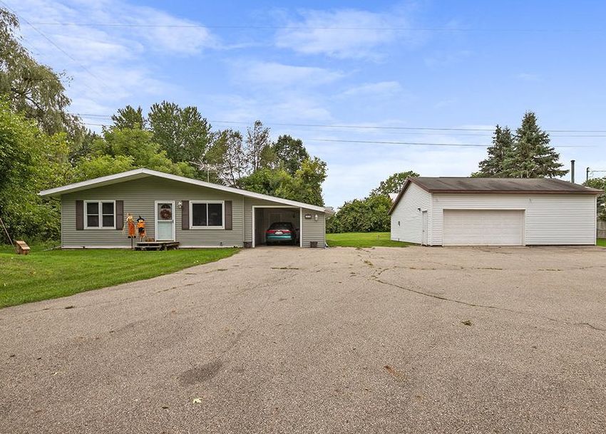68th St Sw, Byron Center, MI 49315, Preforeclosure 229,400 3BD / 2BH Preforeclosure