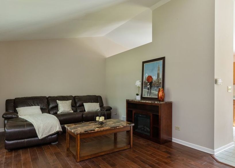 W Warner St, Waukegan, IL 60087, Preforeclosure 185,300 3BD / 3BH