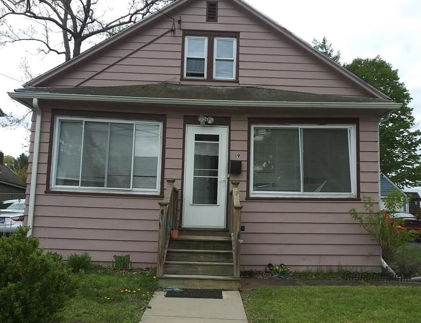 Livingston Rd, East Hartford, CT 06108, Preforeclosure 133,200 4BD / 2BH Preforeclosure