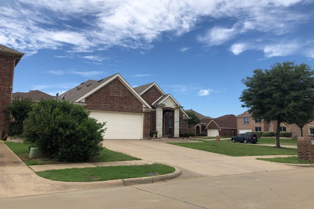 Golden Eagle Dr, Grand Prairie, TX 75052, Preforeclosure 246,100